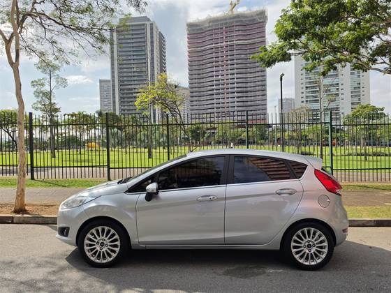 FORD FIESTA 1.6 TITANIUM HATCH 16V FLEX 4P POWERSHIFT FORD FIESTA 1.6 TITANIUM HATCH 16V FLEX 4P POWERSHIFT